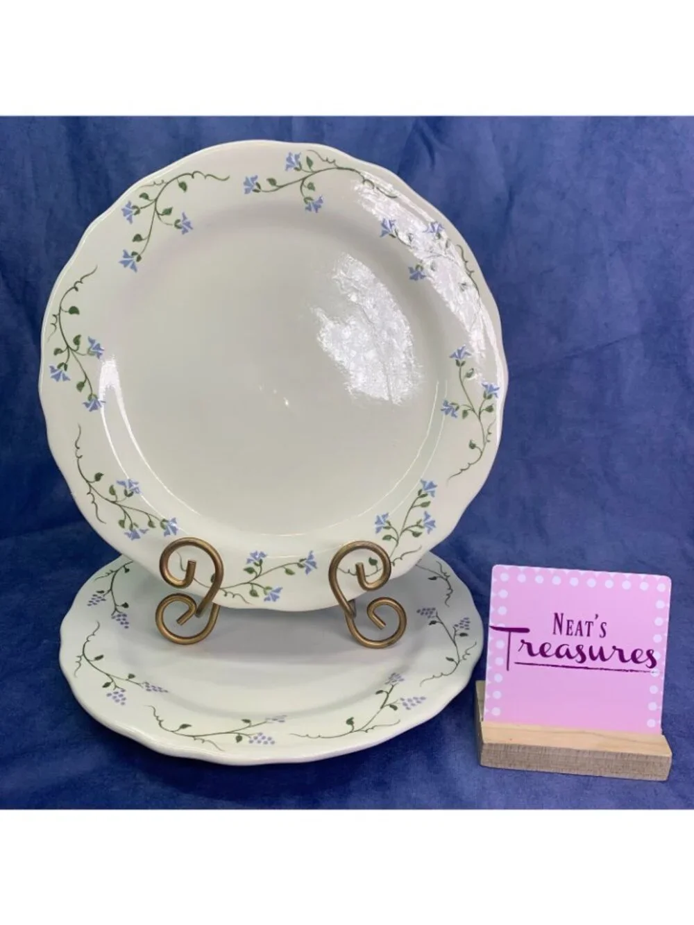 Too Fortunate Pottery FLORAL GRAPES Scalloped Rim Signed Dinner Plates Set of 2